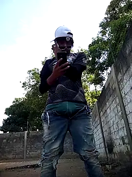 spittingpig1 online show from April 2, 2026, 12:14 pm