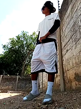 spittingpig1 online show from April 9, 2026, 2:33 pm