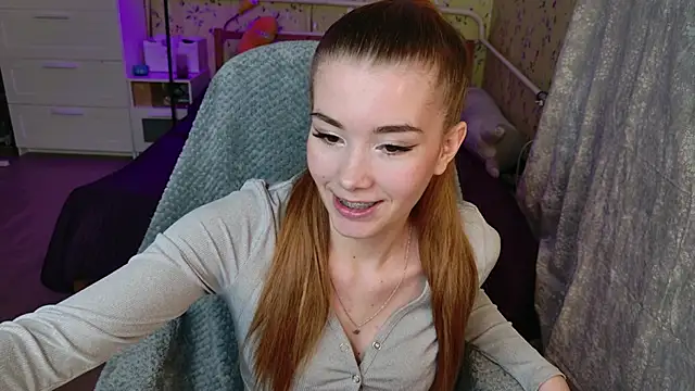 Snapshot of Lunavira chatting on April 5, 2026, 6:16 pm Lunavira online show from April 5, 2026, 6:16 pm
