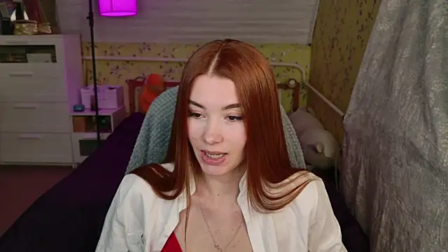 Snapshot of Lunavira chatting on April 14, 2026, 9:43 pm Lunavira online show from April 14, 2026, 9:43 pm