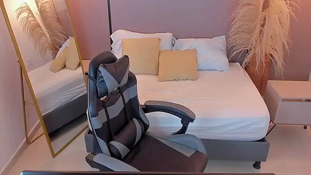 dakota grace online show from March 20, 2026, 8:03 pm