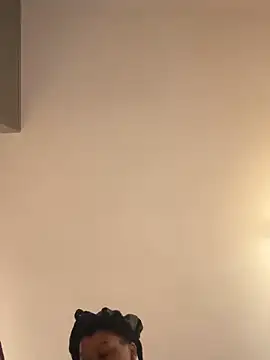 Halligirl online show from March 16, 2026, 11:36 am