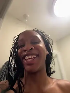 Halligirl online show from April 27, 2026, 11:41 am