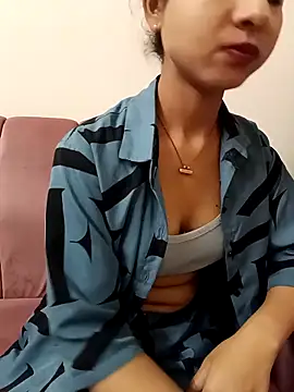 ritika gupta02 online show from April 10, 2026, 3:50 pm