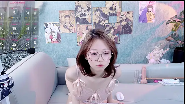 ZoeLily2026 online show from April 28, 2026, 2:44 pm