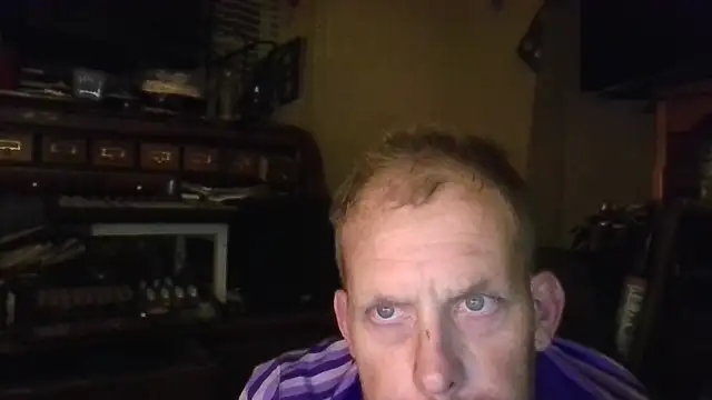 strokingjoe14585 online show from April 14, 2026, 3:34 am