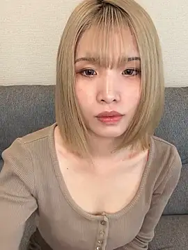 una2001 online show from April 20, 2026, 12:57 am