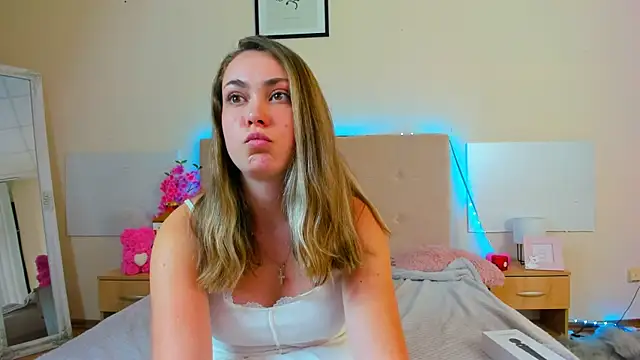 MelanieCuty online show from July 20, 2026, 10:39 am