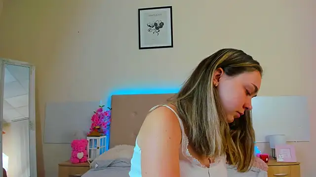 MelanieCuty online show from July 24, 2026, 5:27 am