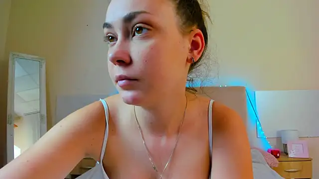MelanieCuty online show from July 25, 2026, 5:27 am