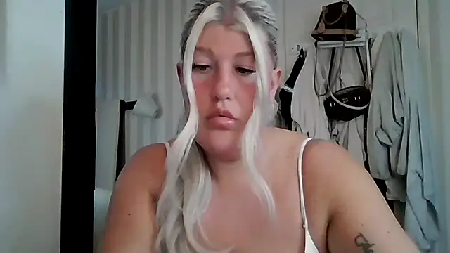 Snapshot of Lexi_Laura chatting on May 30, 2026, 8:17 pm Lexi Laura online show from May 30, 2026, 8:17 pm
