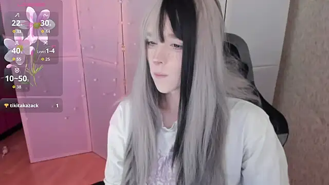 Snapshot of Simochka_w chatting on May 1, 2026, 4:39 am Simochka w online show from May 1, 2026, 4:39 am