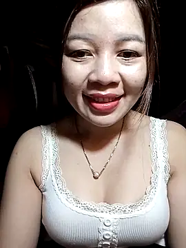 Yiyi102300 online show from April 5, 2026, 1:14 am