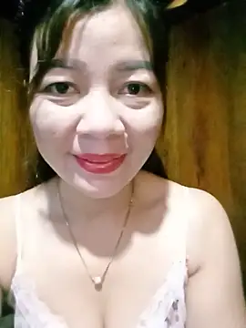 Snapshot of Yiyi102300 chatting on June 18, 2026, 1:06 am Yiyi102300 online show from June 18, 2026, 1:06 am