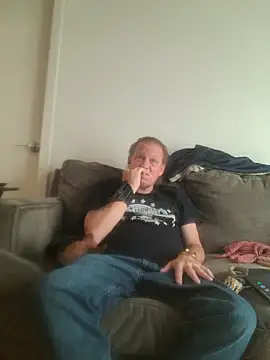 Snapshot of yourMasterisBored chatting on May 19, 2026, 2:01 pm yourMasterisBored online show from May 19, 2026, 2:01 pm