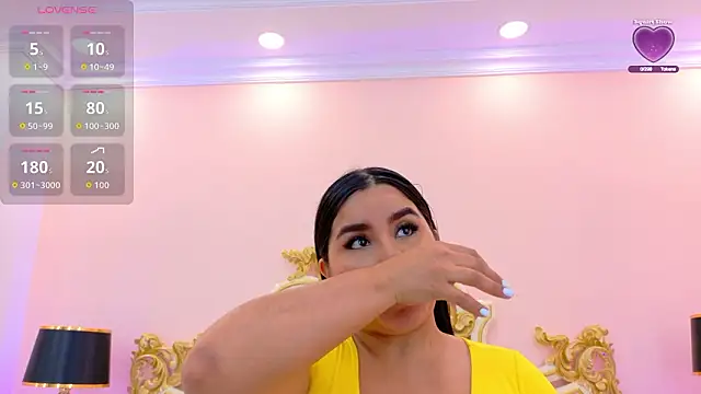 Snapshot of LaraBells chatting on March 15, 2026, 12:00 pm LaraBells online show from March 15, 2026, 12:00 pm