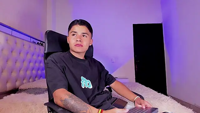 Liam Dustin online show from May 24, 2026, 8:03 pm