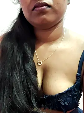 hotmiki online show from April 12, 2026, 4:01 pm