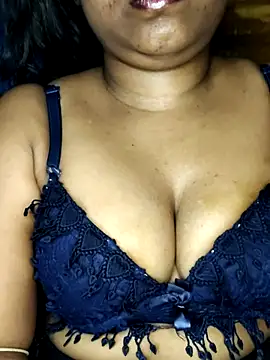 hotmiki online show from April 29, 2026, 6:47 pm
