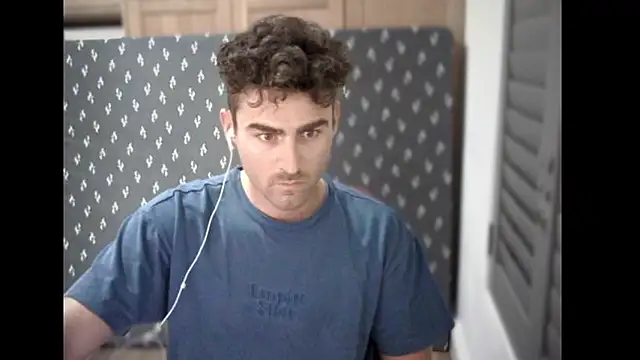 Snapshot of NaughtyMic chatting on March 28, 2026, 4:34 am NaughtyMic online show from March 28, 2026, 4:34 am