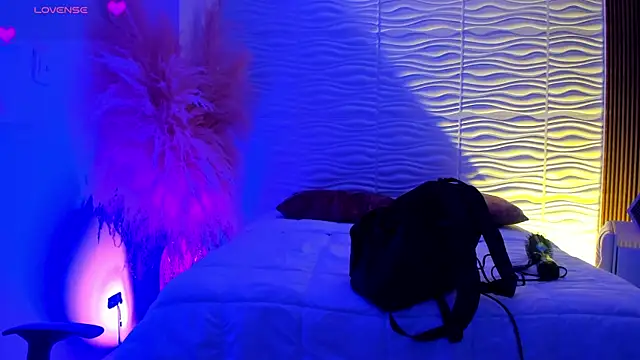 AlondraSoomer online show from May 18, 2026, 4:29 am