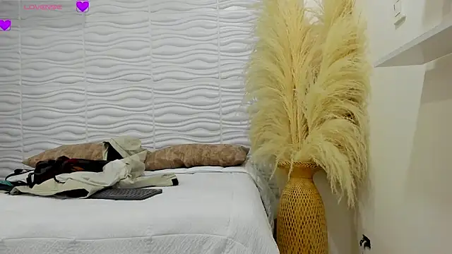 AlondraSoomer online show from May 21, 2026, 5:14 am