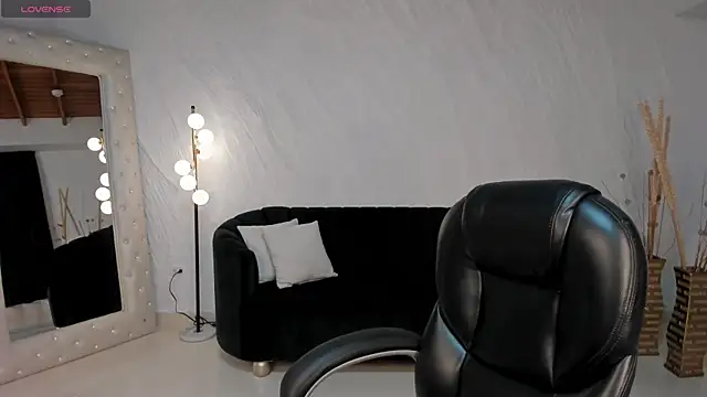 Snapshot of AntonellaDimeo chatting on May 8, 2026, 3:56 am AntonellaDimeo online show from May 8, 2026, 3:56 am