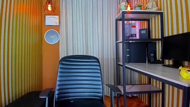 Snapshot of Mini_Rouse chatting on June 2, 2026, 4:53 pm Mini Rouse online show from June 2, 2026, 4:53 pm
