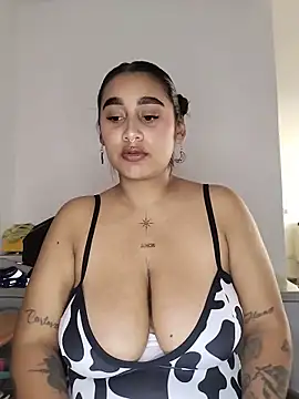 Snapshot of Mia_skyy18 chatting on May 12, 2026, 11:40 am Mia skyy18 online show from May 12, 2026, 11:40 am