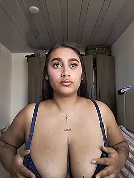 Snapshot of Mia_skyy18 chatting on July 7, 2026, 2:21 pm Mia skyy18 online show from July 7, 2026, 2:21 pm