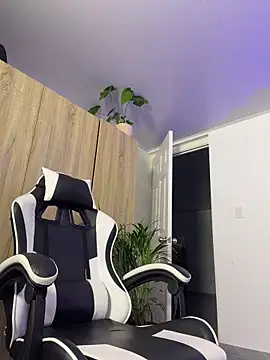 Snapshot of SebastianReed_ chatting on June 21, 2026, 4:26 am SebastianReed online show from June 21, 2026, 4:26 am