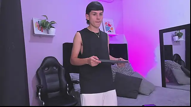 Andrew restrepoo online show from July 22, 2026, 11:29 pm