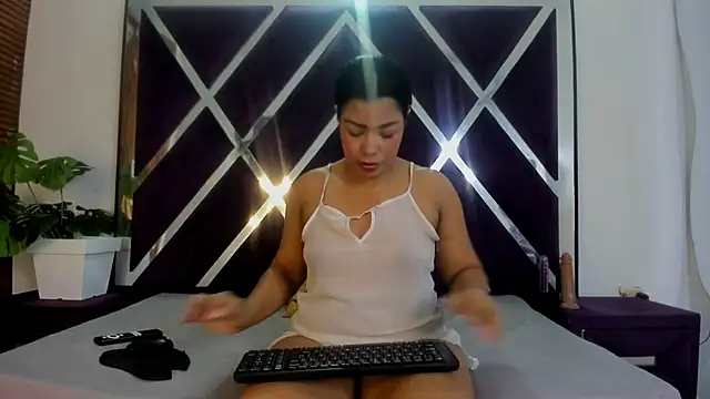 Snapshot of alannaht chatting on May 24, 2026, 2:11 pm alannaht online show from May 24, 2026, 2:11 pm