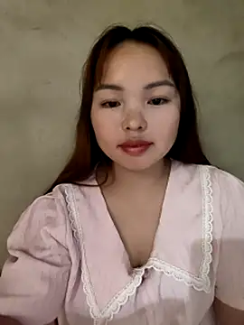 Snapshot of Mina_xYx chatting on May 11, 2026, 12:55 pm Mina xYx online show from May 11, 2026, 12:55 pm