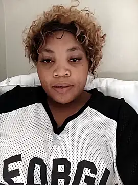 Snapshot of BeverlyQueen15 chatting on March 31, 2026, 10:15 am BeverlyQueen15 online show from March 31, 2026, 10:15 am