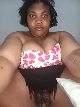 Snapshot of BeverlyQueen15 chatting on April 27, 2026, 10:41 pm BeverlyQueen15 online show from April 27, 2026, 10:41 pm