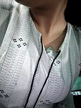 model seela online show from March 23, 2026, 3:27 pm