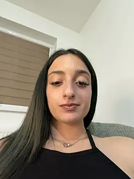 Snapshot of BiancaCharm chatting on May 17, 2026, 7:32 pm BiancaCharm online show from May 17, 2026, 7:32 pm