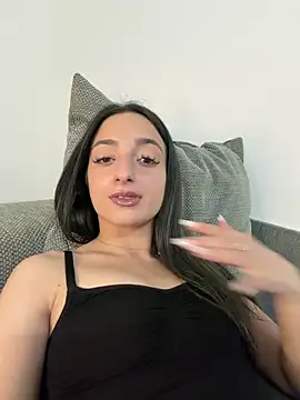Snapshot of BiancaCharm chatting on May 18, 2026, 7:31 pm BiancaCharm online show from May 18, 2026, 7:31 pm