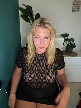 Snapshot of SuesseAurelie1 chatting on June 4, 2026, 4:24 pm SuesseAurelie1 online show from June 4, 2026, 4:24 pm