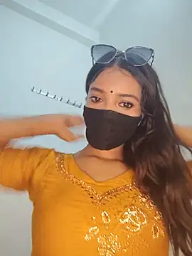 Snapshot of Candyy_crushh chatting on June 22, 2026, 8:17 pm Candyy crushh online show from June 22, 2026, 8:17 pm