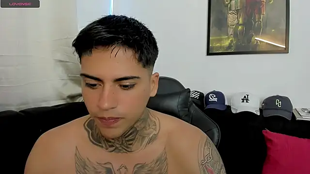 sweetlatinoboy online show from March 16, 2026, 2:54 pm