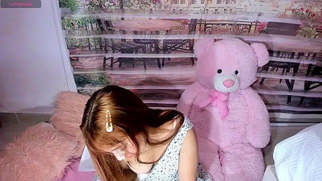 little doll18  online show from June 10, 2026, 7:57 pm