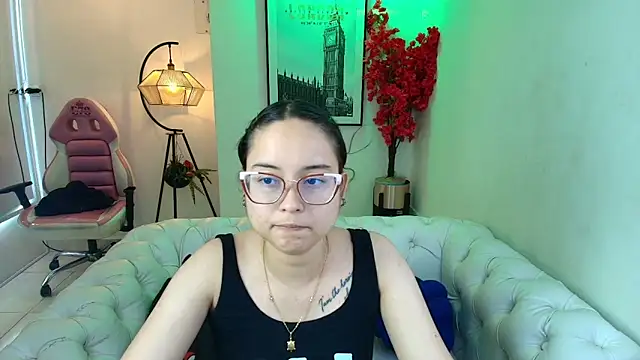Snapshot of Shady_bug chatting on May 20, 2026, 7:20 pm Shady bug online show from May 20, 2026, 7:20 pm