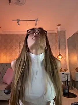 SERENAA   online show from May 16, 2026, 3:03 am