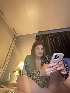 Snapshot of JulieetteLatte chatting on April 28, 2026, 2:38 am JulieetteLatte online show from April 28, 2026, 2:38 am
