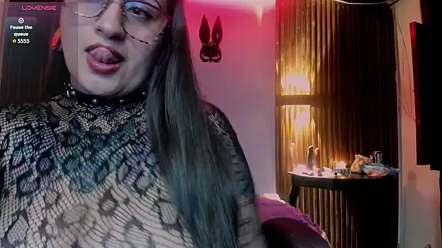 Violett 8 online show from June 6, 2026, 1:32 am