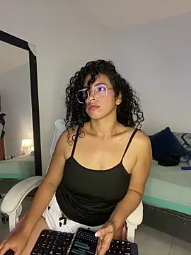 Snapshot of Luciianita_lov199 chatting on April 28, 2026, 3:00 am Luciianita lov199 online show from April 28, 2026, 3:00 am
