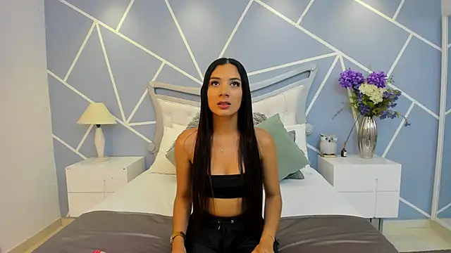 Snapshot of EmmaFosther chatting on May 8, 2026, 7:19 pm EmmaFosther online show from May 8, 2026, 7:19 pm