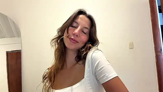 Snapshot of Julieta_Jol chatting on April 21, 2026, 1:39 pm Julieta Jol online show from April 21, 2026, 1:39 pm